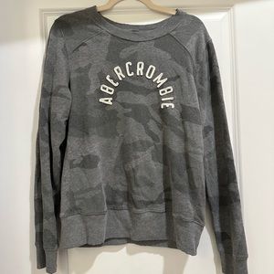 ABERCROMBIE CAMO SWEATSHIRT • SZ M